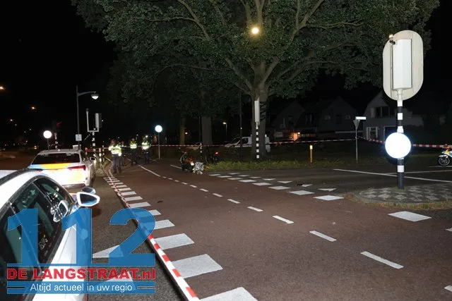 Zwaargewonde bij ernstige botsing tussen fietser en scooterrijder op Burgemeester Smeelelaan 112 De Langstraat