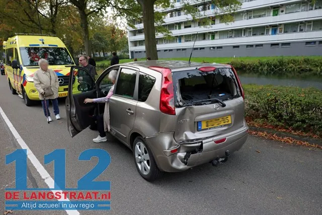 Fietser zwaargewond na aanrijding op rotonde Groen van Prinstererlaan: Automobiliste rijdt door met slachtoffer op motorkap 112 De Langstraat