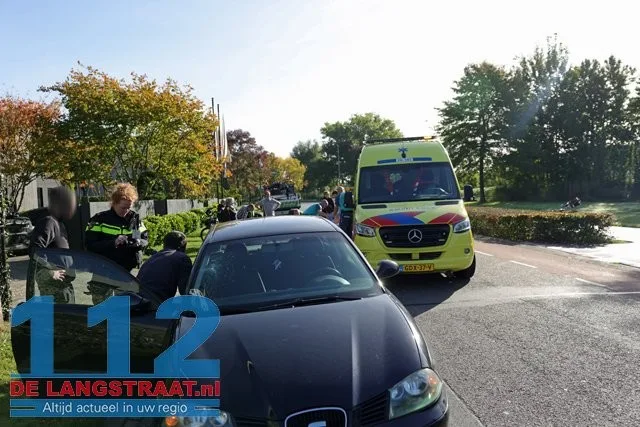 Jonge fietser gewond na harde klap op voorruit auto aan Cartografenweg 112 De Langstraat