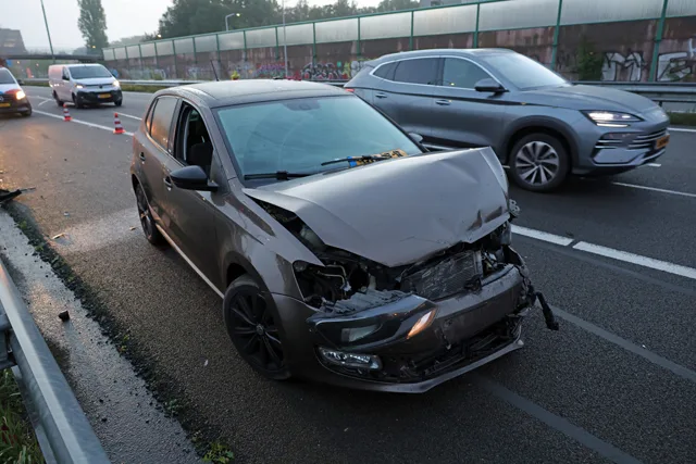 Flinke file door kop-staartbotsing op A59 bij Waalwijk: Auto’s getakeld 112 De Langstraat