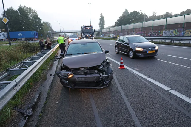 Flinke file door kop-staartbotsing op A59 bij Waalwijk: Auto’s getakeld 112 De Langstraat