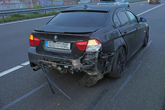 Flinke file door kop-staartbotsing op A59 bij Waalwijk: Auto’s getakeld 112 De Langstraat