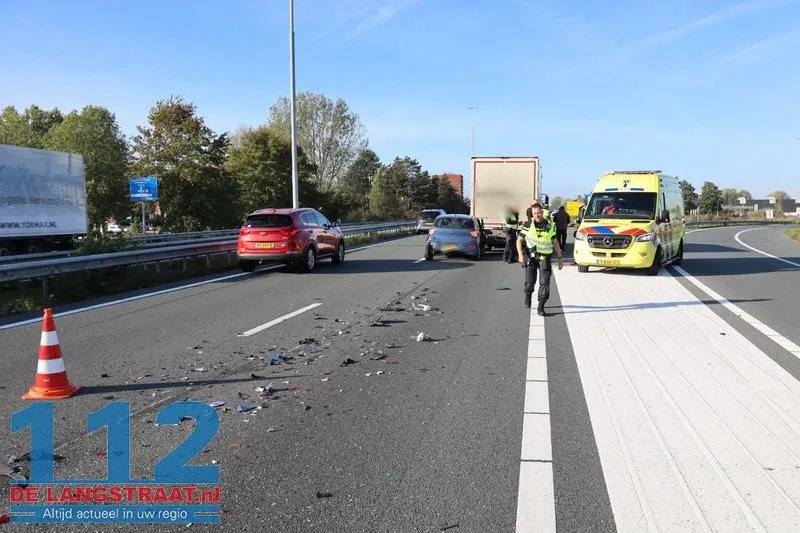 Kettingbotsing op A59 bij afrit Waalwijk-Centrum: Automobiliste botst op vrachtwagen 112 De Langstraat