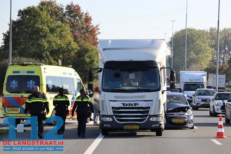 Kettingbotsing op A59 bij afrit Waalwijk-Centrum: Automobiliste botst op vrachtwagen 112 De Langstraat