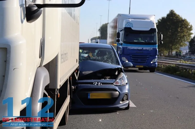 Kettingbotsing op A59 bij afrit Waalwijk-Centrum: Automobiliste botst op vrachtwagen 112 De Langstraat