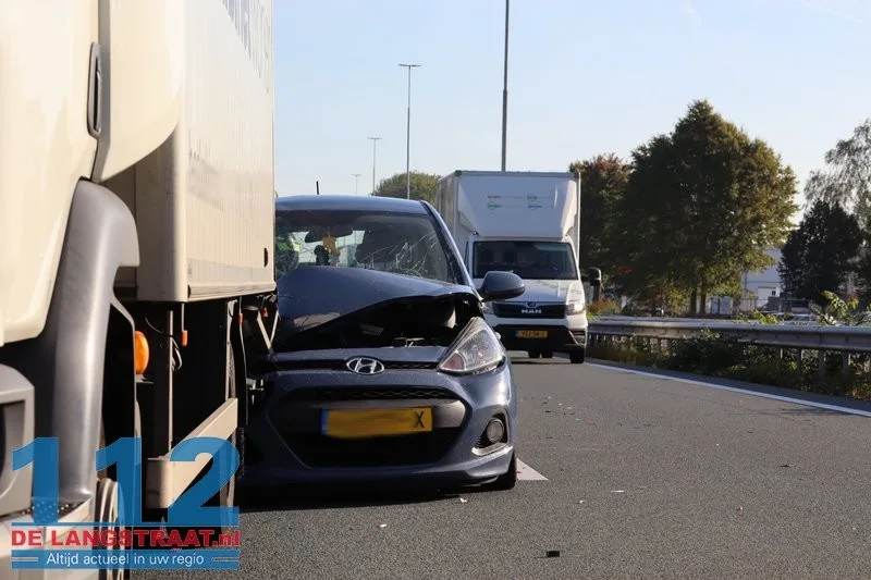 Kettingbotsing op A59 bij afrit Waalwijk-Centrum: Automobiliste botst op vrachtwagen 112 De Langstraat
