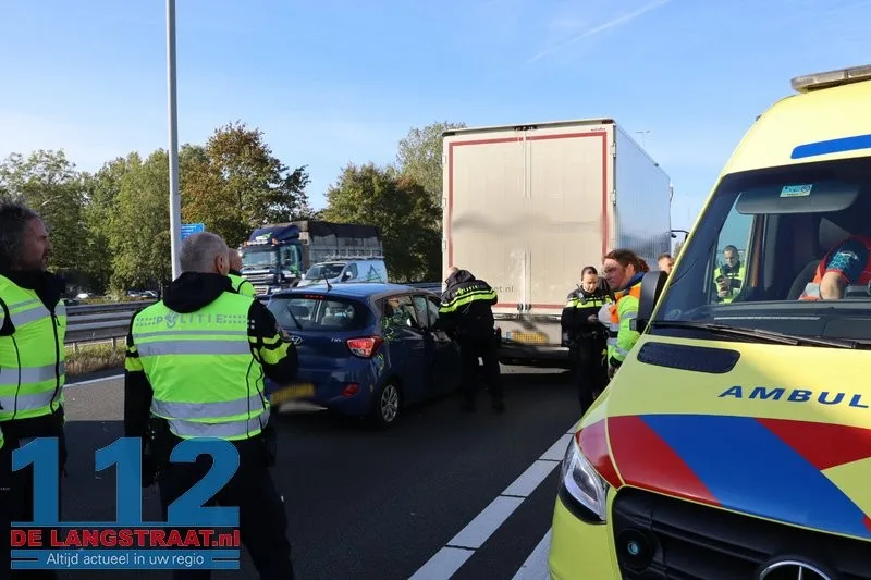 Kettingbotsing op A59 bij afrit Waalwijk-Centrum: Automobiliste botst op vrachtwagen 112 De Langstraat