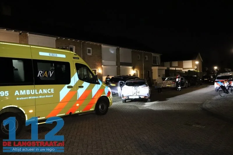 Bestuurder onwel achter het stuur: Twee geparkeerde auto’s zwaar beschadigd bij ongeval Venkelstraat 112 De Langstraat