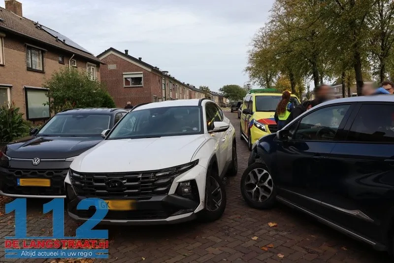 Auto botst tegen tegenligger in Kaatsheuvel, drie voertuigen beschadigd en bestuurder naar ziekenhuis 112 De Langstraat