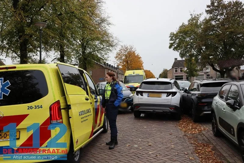 Auto botst tegen tegenligger in Kaatsheuvel, drie voertuigen beschadigd en bestuurder naar ziekenhuis 112 De Langstraat