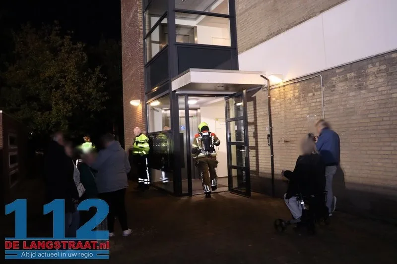Keukenbrand veroorzaakt fikse rookontwikkeling in Cortembergstraat: Omwonenden tijdelijk geëvacueerd 6 Keukenbrand veroorzaakt fikse rookontwikkeling in Cortembergstraat: Omwonenden tijdelijk geëvacueerd 112 De Langstraat