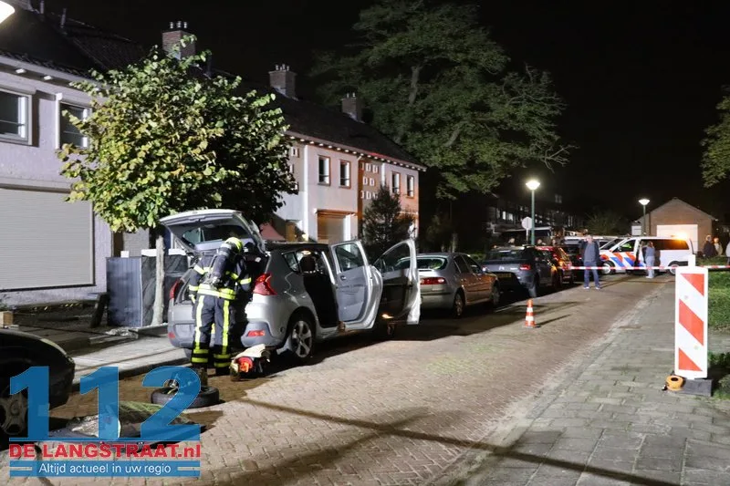 Gaslek bij auto zorgt voor explosiegevaar in Kaatsheuvel: omwonenden mogen huis niet uit 11 Gaslek bij auto zorgt voor explosiegevaar in Kaatsheuvel: omwonenden mogen huis niet uit 112 De Langstraat