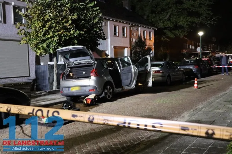 Gaslek bij auto zorgt voor explosiegevaar in Kaatsheuvel: omwonenden mogen huis niet uit 12 Gaslek bij auto zorgt voor explosiegevaar in Kaatsheuvel: omwonenden mogen huis niet uit 112 De Langstraat
