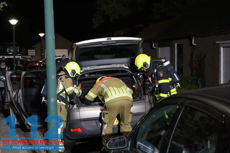 Gaslek bij auto zorgt voor explosiegevaar in Kaatsheuvel: omwonenden mogen huis niet uit 15 Gaslek bij auto zorgt voor explosiegevaar in Kaatsheuvel: omwonenden mogen huis niet uit 112 De Langstraat