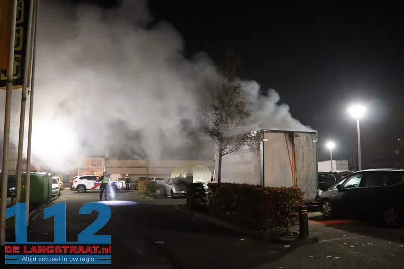 Brand in achterzijde van busje op parkeerplaats Jumbo in Kaatsheuvel 112 De Langstraat