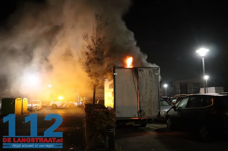 Brand in achterzijde van busje op parkeerplaats Jumbo in Kaatsheuvel 112 De Langstraat