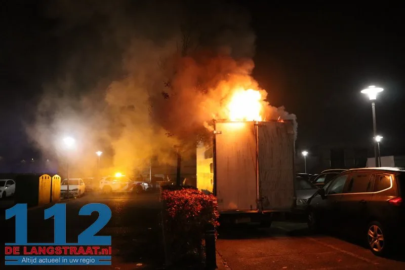 Brand in achterzijde van busje op parkeerplaats Jumbo in Kaatsheuvel 112 De Langstraat