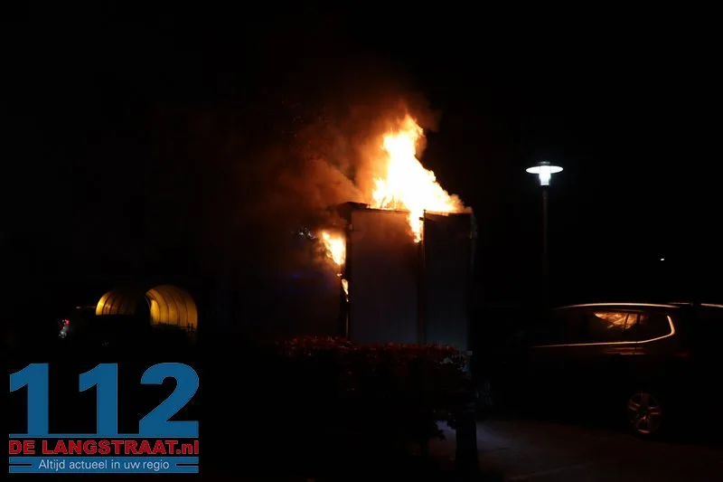Brand in achterzijde van busje op parkeerplaats Jumbo in Kaatsheuvel 112 De Langstraat