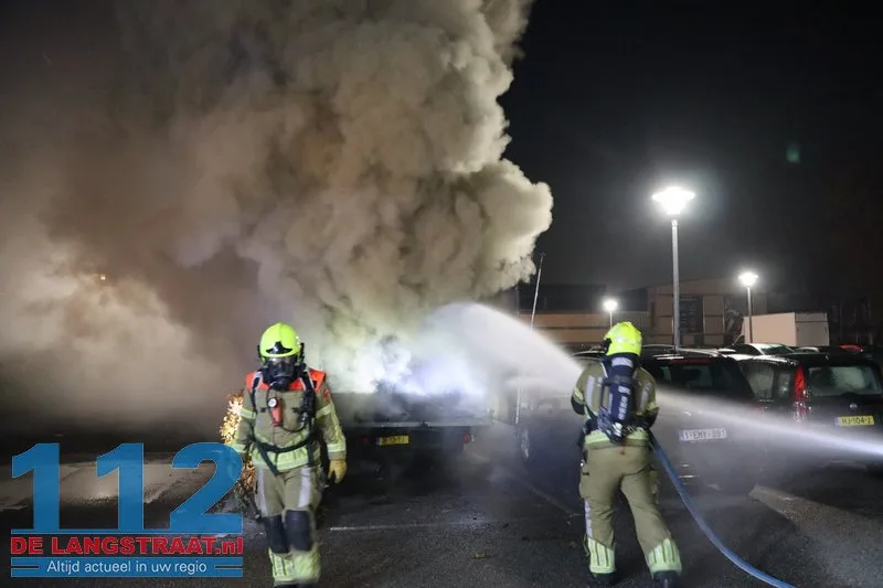 Brand in achterzijde van busje op parkeerplaats Jumbo in Kaatsheuvel 112 De Langstraat