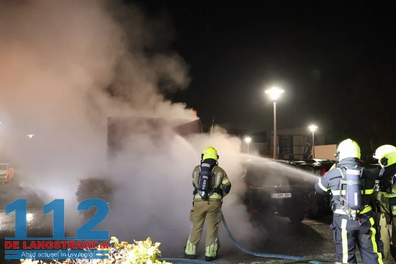 Brand in achterzijde van busje op parkeerplaats Jumbo in Kaatsheuvel 112 De Langstraat