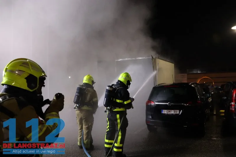 Brand in achterzijde van busje op parkeerplaats Jumbo in Kaatsheuvel 112 De Langstraat