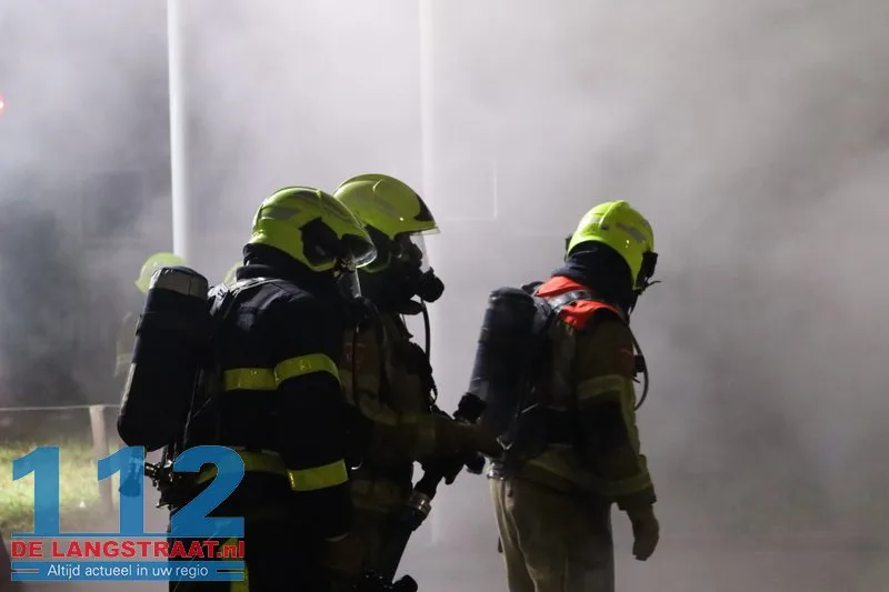 Brand in achterzijde van busje op parkeerplaats Jumbo in Kaatsheuvel 112 De Langstraat