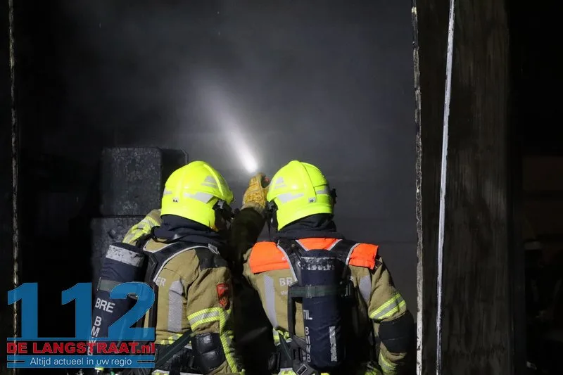 Brand in achterzijde van busje op parkeerplaats Jumbo in Kaatsheuvel 112 De Langstraat