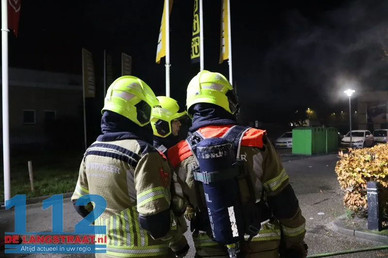 Brand in achterzijde van busje op parkeerplaats Jumbo in Kaatsheuvel 112 De Langstraat