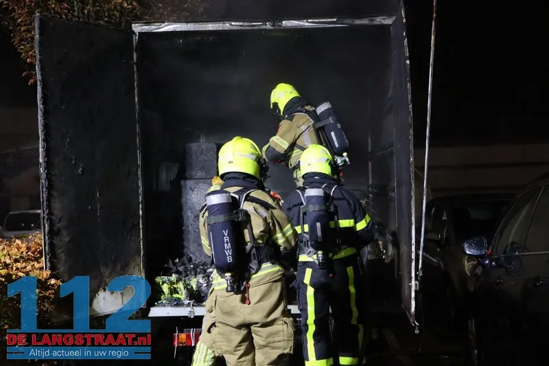 Brand in achterzijde van busje op parkeerplaats Jumbo in Kaatsheuvel 112 De Langstraat