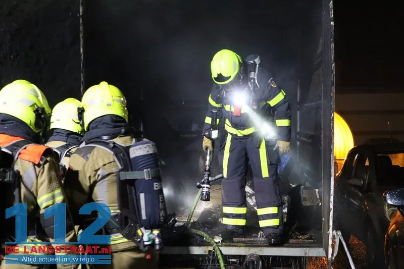 Brand in achterzijde van busje op parkeerplaats Jumbo in Kaatsheuvel 112 De Langstraat