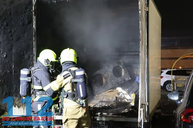 Brand in achterzijde van busje op parkeerplaats Jumbo in Kaatsheuvel 112 De Langstraat