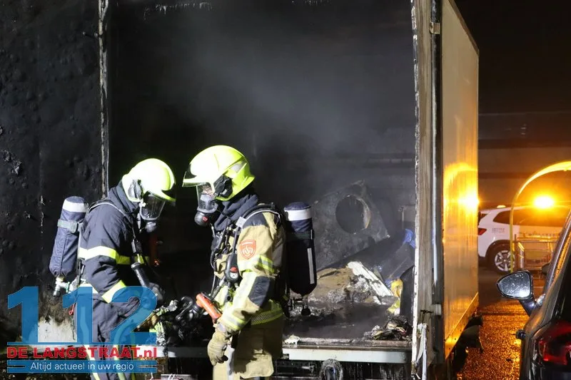 Brand in achterzijde van busje op parkeerplaats Jumbo in Kaatsheuvel 112 De Langstraat