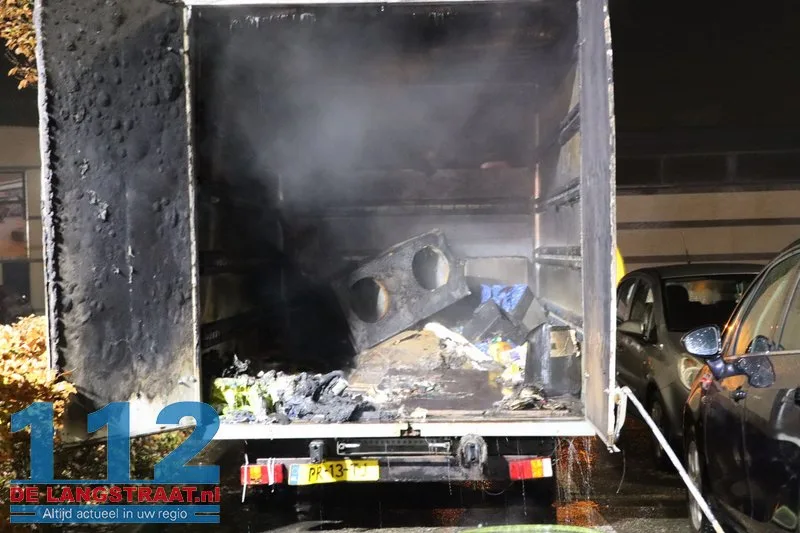 Brand in achterzijde van busje op parkeerplaats Jumbo in Kaatsheuvel 112 De Langstraat