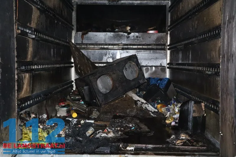 Brand in achterzijde van busje op parkeerplaats Jumbo in Kaatsheuvel 112 De Langstraat