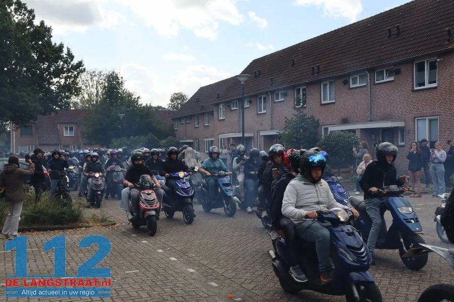 Honderden aanwezigen bij indrukwekkend eerbetoon aan overleden scooterrijder (20) in Sprang-Capelle 112 De Langstraat
