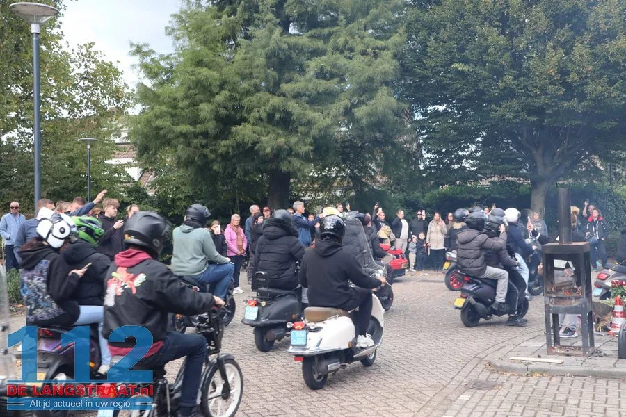 Honderden aanwezigen bij indrukwekkend eerbetoon aan overleden scooterrijder (20) in Sprang-Capelle 112 De Langstraat