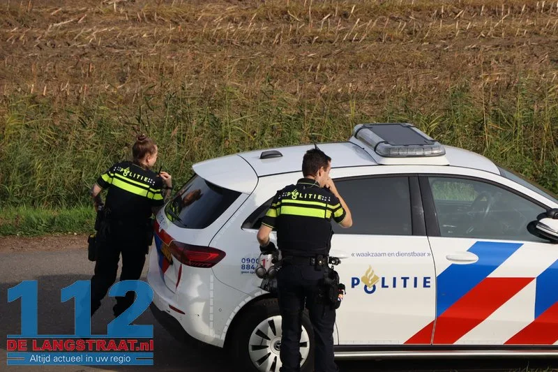 Verwarde, vrijwel naakte man vlucht het water in: Politie helpt met helikopter bij aanhouding langs Oude Maasje 112 De Langstraat