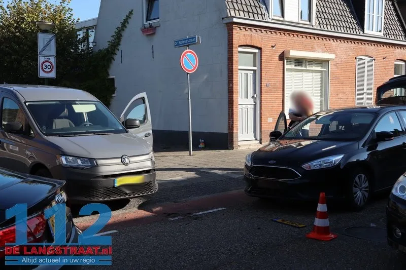 Verkeerschaos rond Kaatsheuvel door drukte richting Efteling, ook aanrijding in dorp 112 De Langstraat