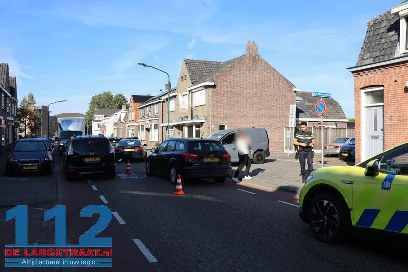 Verkeerschaos rond Kaatsheuvel door drukte richting Efteling, ook aanrijding in dorp 112 De Langstraat
