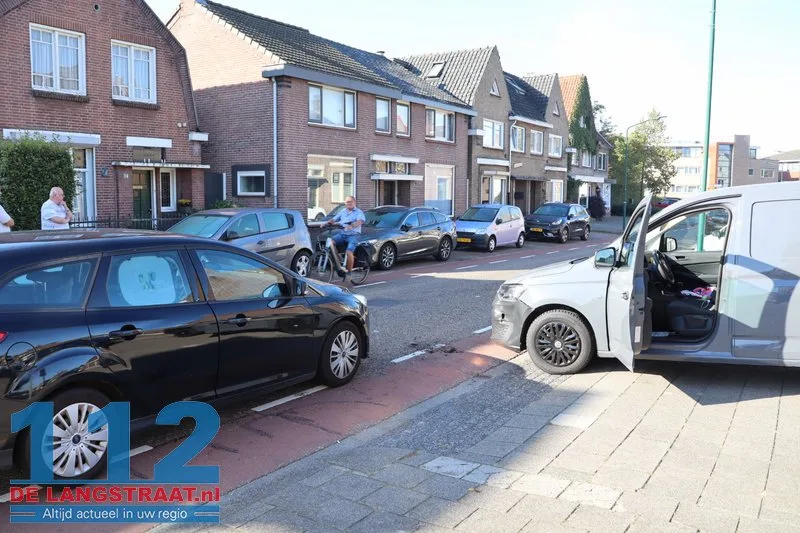 Verkeerschaos rond Kaatsheuvel door drukte richting Efteling, ook aanrijding in dorp 112 De Langstraat