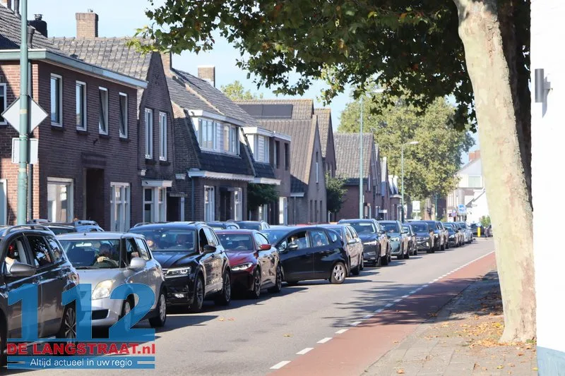 Verkeerschaos rond Kaatsheuvel door drukte richting Efteling, ook aanrijding in dorp 112 De Langstraat