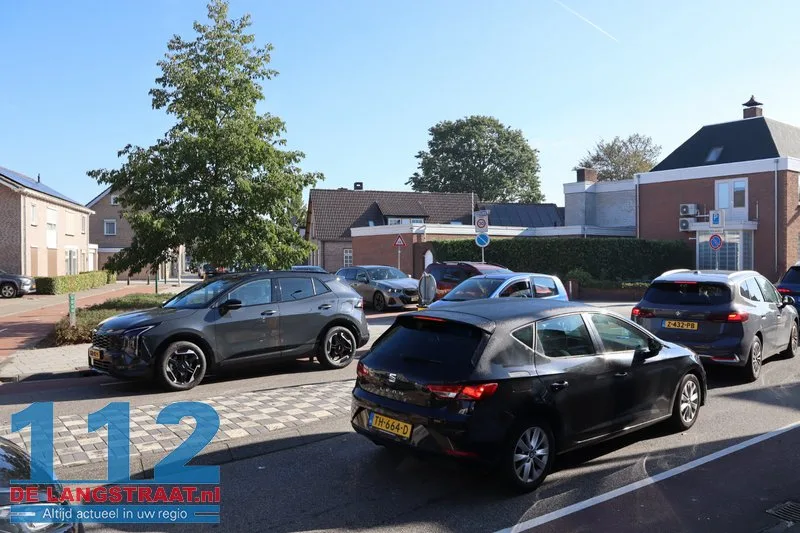 Verkeerschaos rond Kaatsheuvel door drukte richting Efteling, ook aanrijding in dorp 112 De Langstraat