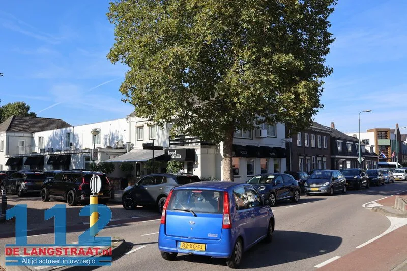 Verkeerschaos rond Kaatsheuvel door drukte richting Efteling, ook aanrijding in dorp 112 De Langstraat