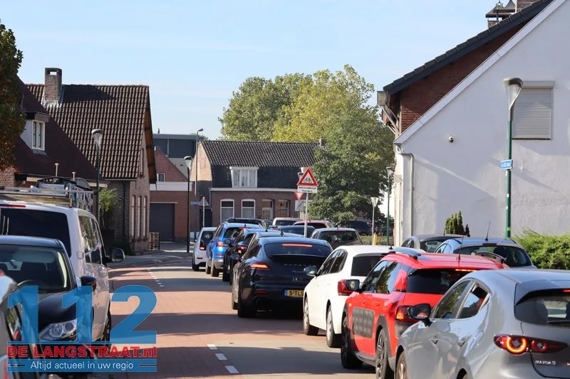 Verkeerschaos rond Kaatsheuvel door drukte richting Efteling, ook aanrijding in dorp 112 De Langstraat
