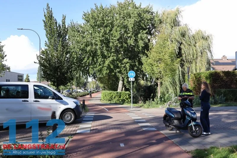 Scooterrijder lichtgewond na botsing met taxibusje op Cesar Francklaan: Kinderen geschrokken 112 De Langstraat