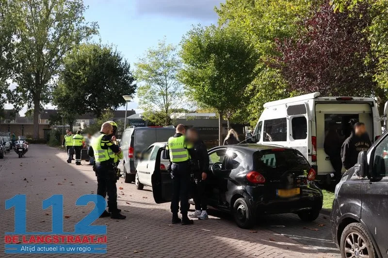 Verkeers- en belastingcontrole aan Dr. Kuyperlaan: Motoragenten plukken overtreders van de weg 112 De Langstraat