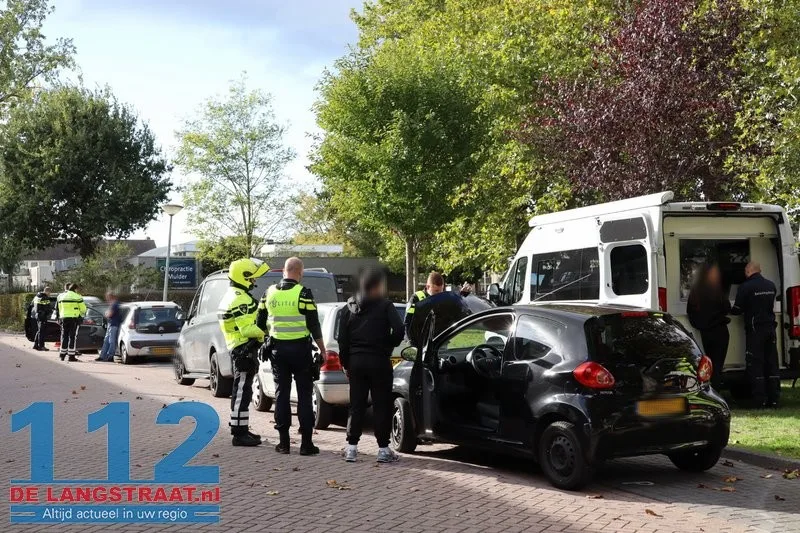Verkeers- en belastingcontrole aan Dr. Kuyperlaan: Motoragenten plukken overtreders van de weg 112 De Langstraat