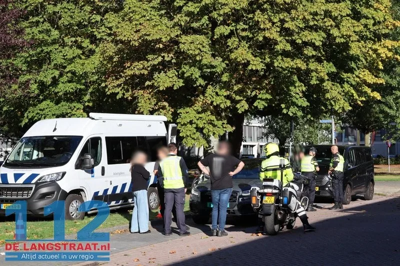 Verkeers- en belastingcontrole aan Dr. Kuyperlaan: Motoragenten plukken overtreders van de weg 112 De Langstraat