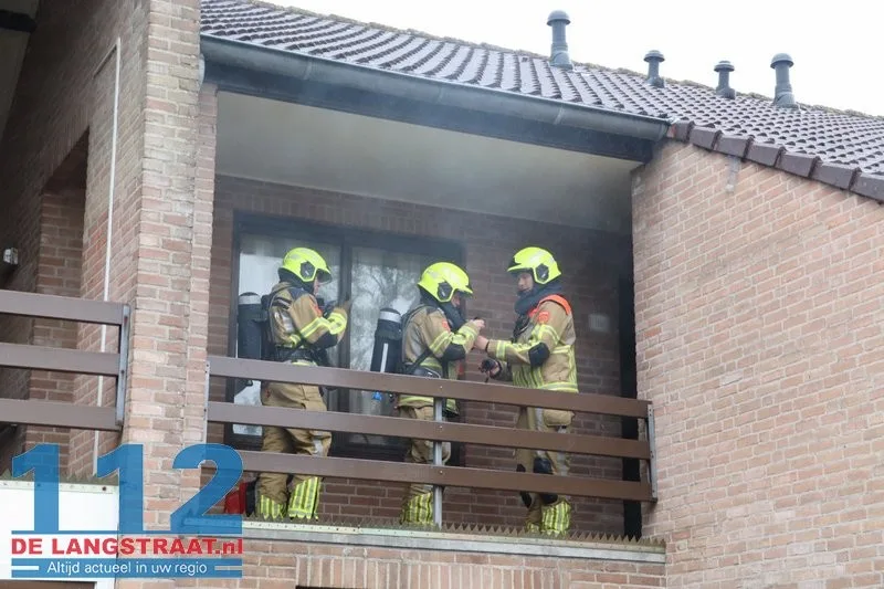 Bewoner naar ziekenhuis na rookontwikkeling door drooggekookt pannetje in Sprang-Capelle 112 De Langstraat