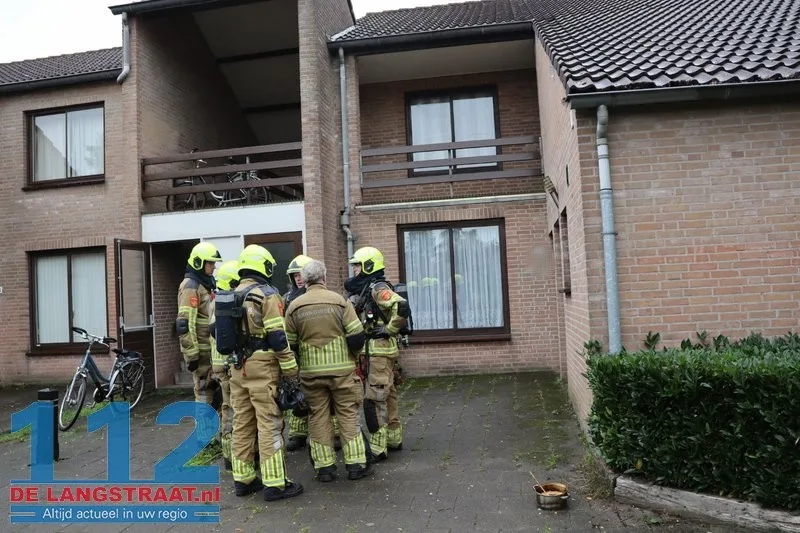 Bewoner naar ziekenhuis na rookontwikkeling door drooggekookt pannetje in Sprang-Capelle 112 De Langstraat